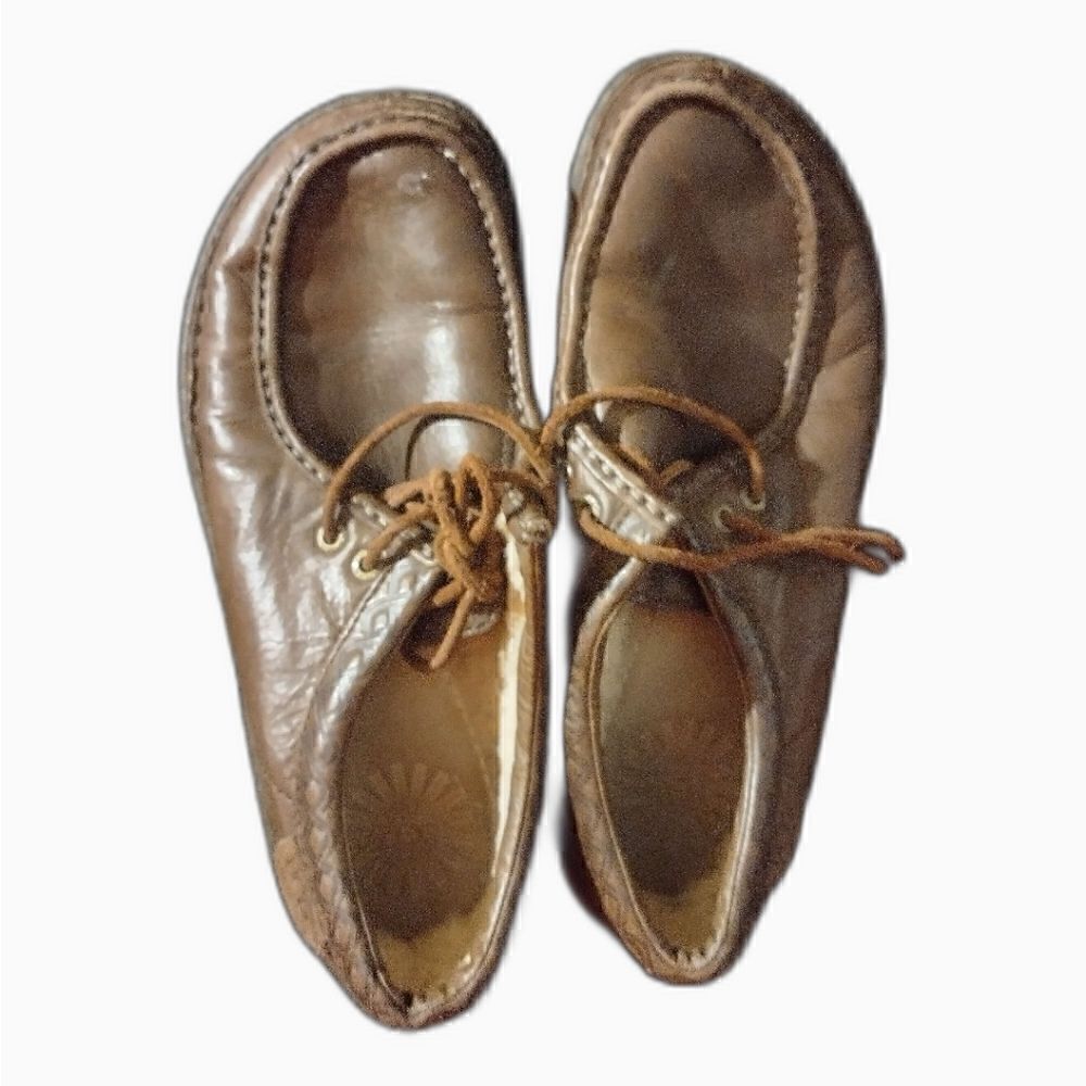 Ugg loved shoes, size 8(has marks has seen pics)